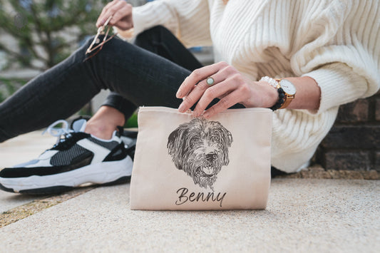 custom pet portrait on eco friendly products. Fashion for petlovers, unique to your individual pet. Sustainable, organic cotton, certified. Elmojis turns your pet into sketched portraits. Whether you choose a unisex or kids T-shirt or sweatshirt, a mug, tote, pouch or waterbottle - these pet portraits are more than just an emoji.